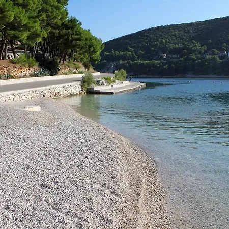 Studio 5637b Pučišća